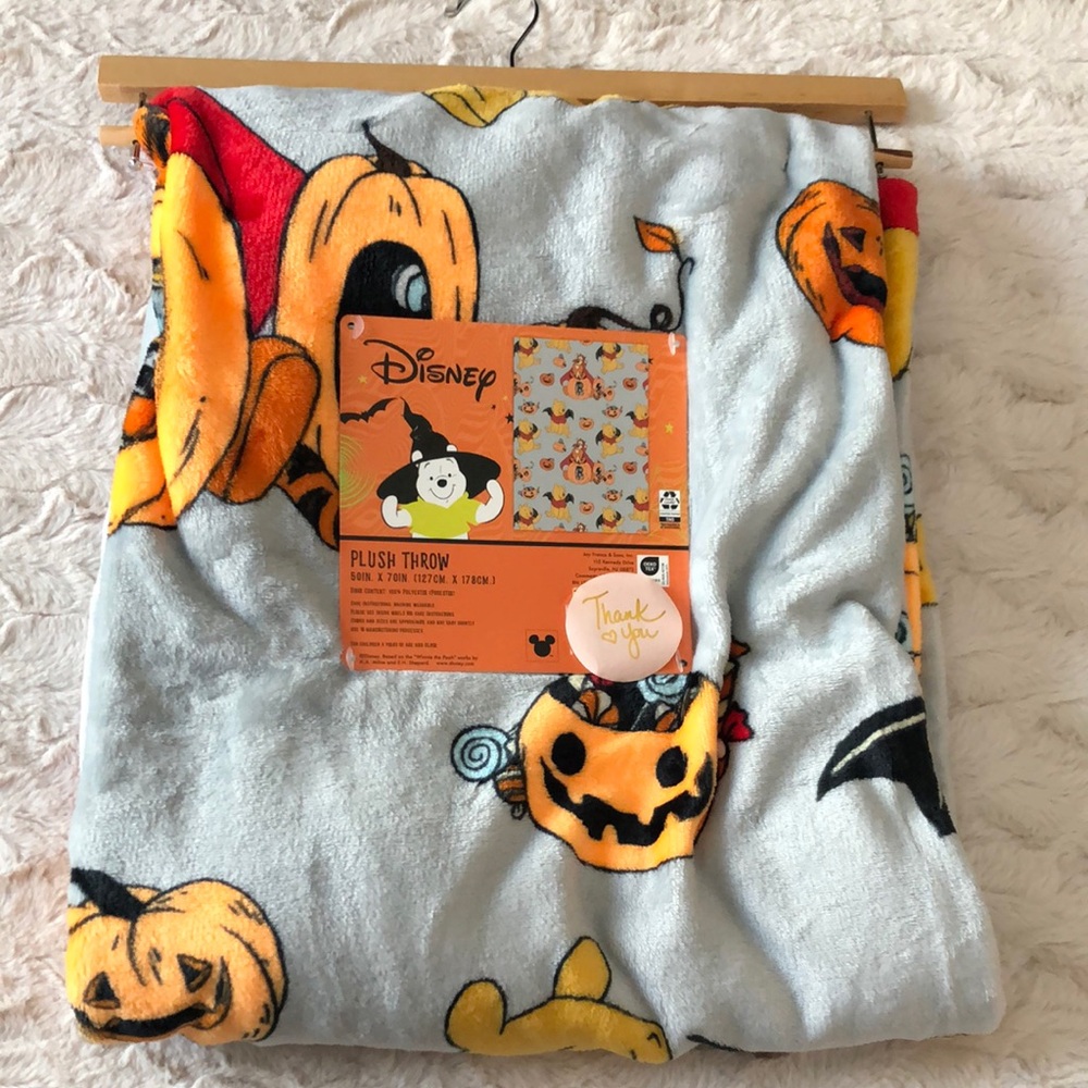 Disney Halloween WINNIE The POOH Plush Throw